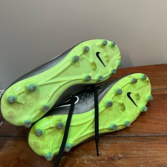 Nike Youth Magista Soccer Cleat Size 7 - Picture 5 of 7